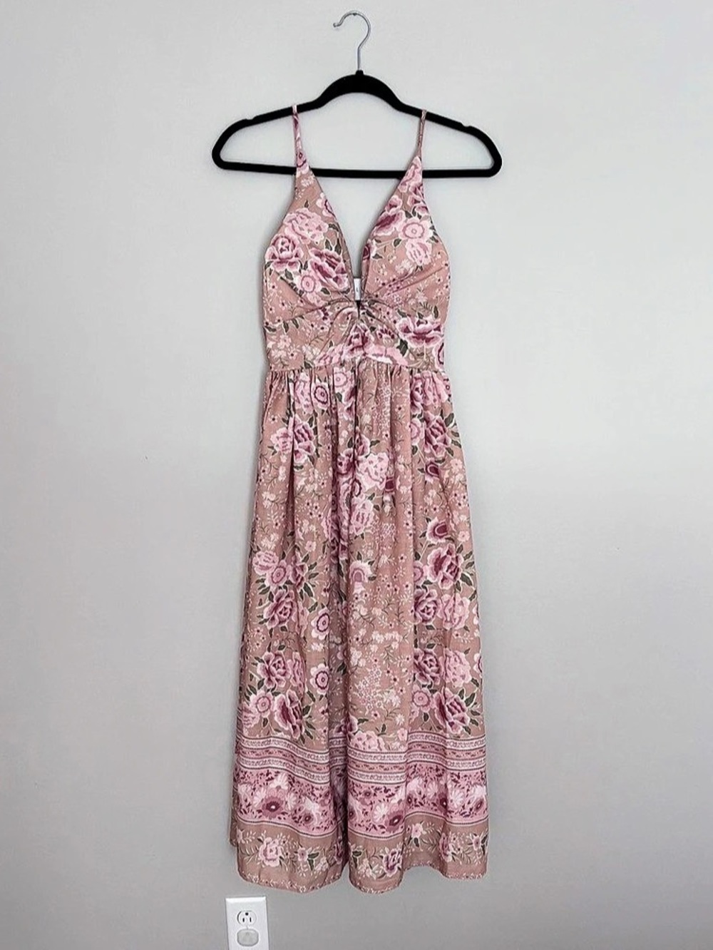 Mable Floral Midi Dress in Pink Size Small Like New